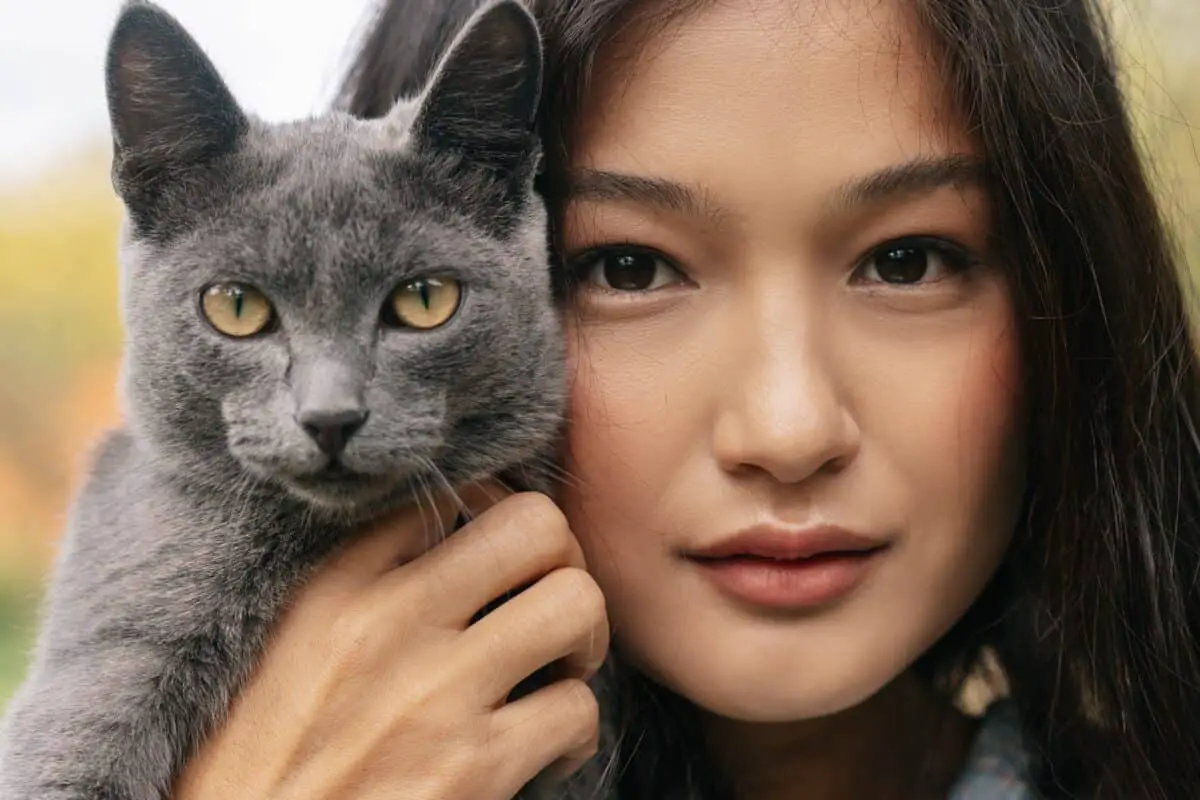 woman with a russian blue cat
